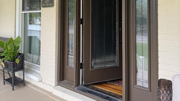A house entrance with a dark brown door, a glass window, and a sign reading "220 North Main Street". - Charming Retreat steps from the Erie Canal (Albion)
