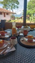 Desayuno típico de la región gratuito y diario