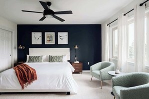 3 habitaciones, escritorio, tabla de planchar con plancha y wifi 