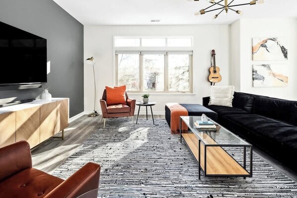 Televisión y oficina 