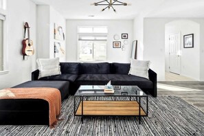 Televisión y oficina 