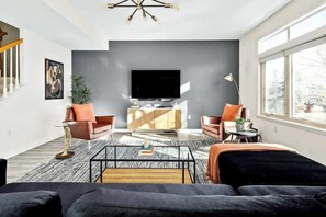 Televisión y oficina 