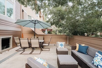 Golden Foothills | Hot Tub | Hiking & Biking!