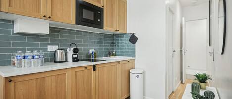 冷蔵庫、電子レンジ、コンロ、食器洗い機