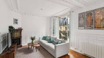 Smart TV, fireplace, offices