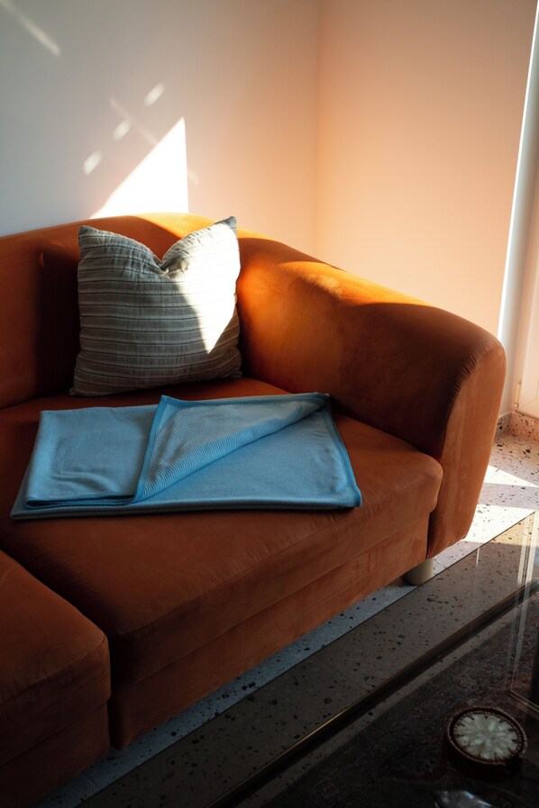 TV - New Modern Beach Apartment (Palit)