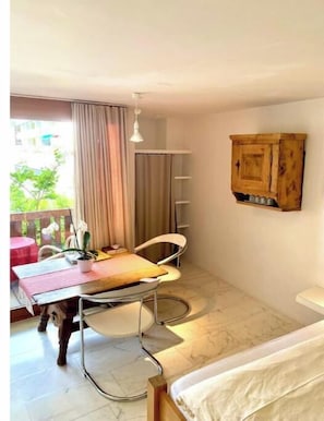 1 bedroom, Internet, bed sheets - Nice room in Ilanz - central. by OLGIATI (Ilanz Glion)