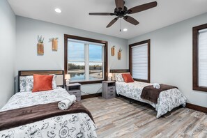 4 bedrooms, desk, iron/ironing board, travel crib