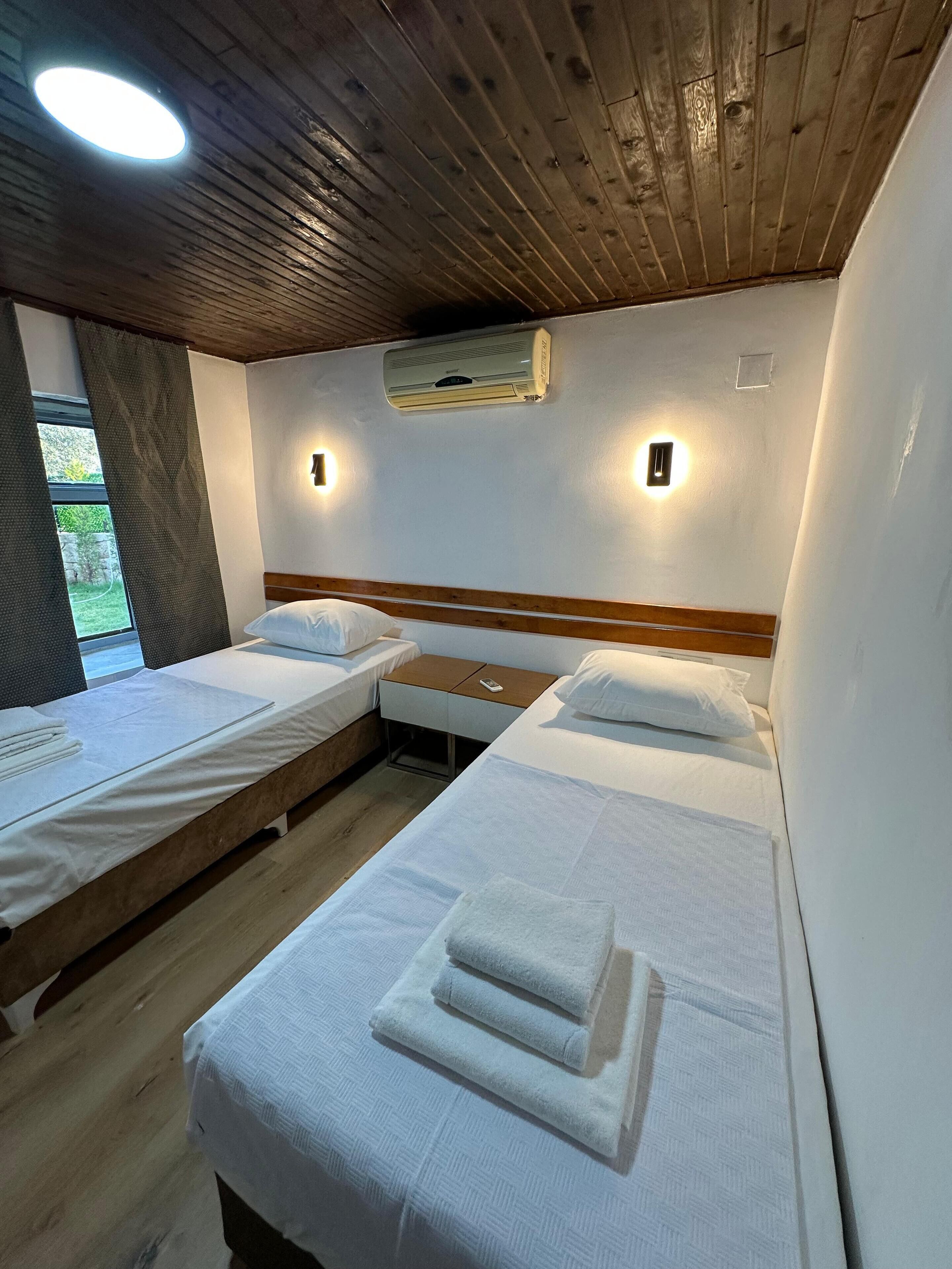 Basic Room, 2 Twin Beds | Free WiFi