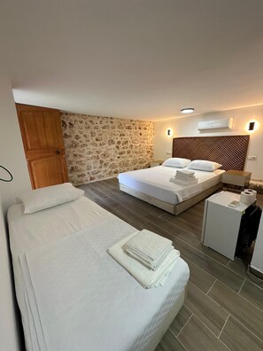 Classic Quadruple Room | Free WiFi