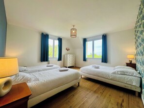 3 bedrooms, iron/ironing board, WiFi, bed sheets