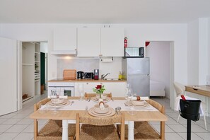 Micro-ondes, four, plaque de cuisson, lave-vaisselle
