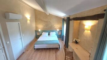 Quarto superior | Roupas de cama premium, berços grátis, Wi-Fi de cortesia, roupa de cama