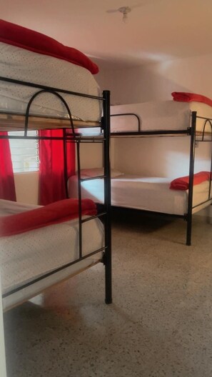 基础宿舍 | 羽绒被、免费 WiFi、床单