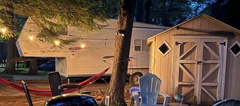  Glamp & Get Amped Lake views, bubbly hot tub, paddle boat joy, & unlimited fun!