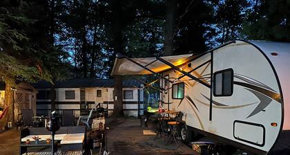 Glamp & Get Amped Lake views, bubbly hot tub, paddle boat joy, & unlimited fun!