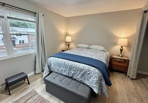 2 habitaciones, escritorio, tabla de planchar con plancha y wifi gratis 