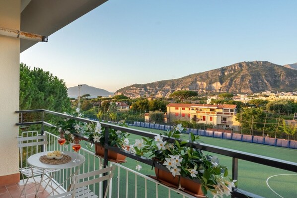 Unclassified image, 1 of 34, button - Sorrento Coast Retreat for Families – Terrace & View (Sant'Agnello)