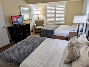 1 dormitorio, tabla de planchar con plancha, wifi y ropa de cama