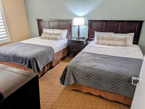 1 dormitorio, tabla de planchar con plancha, wifi y ropa de cama