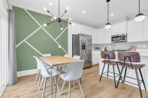 Dining - The Spartan Reserve | Luxury 3BR | Sleeps 10 (Spartanburg)