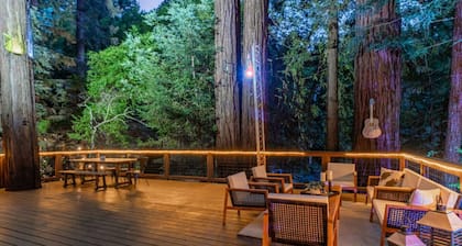 Rhythm and Redwoods Treehouse
