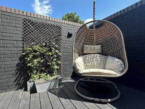 Terrace/patio - Beautiful London Townhouse - 5 mins from Queens Road Station (Greater London)