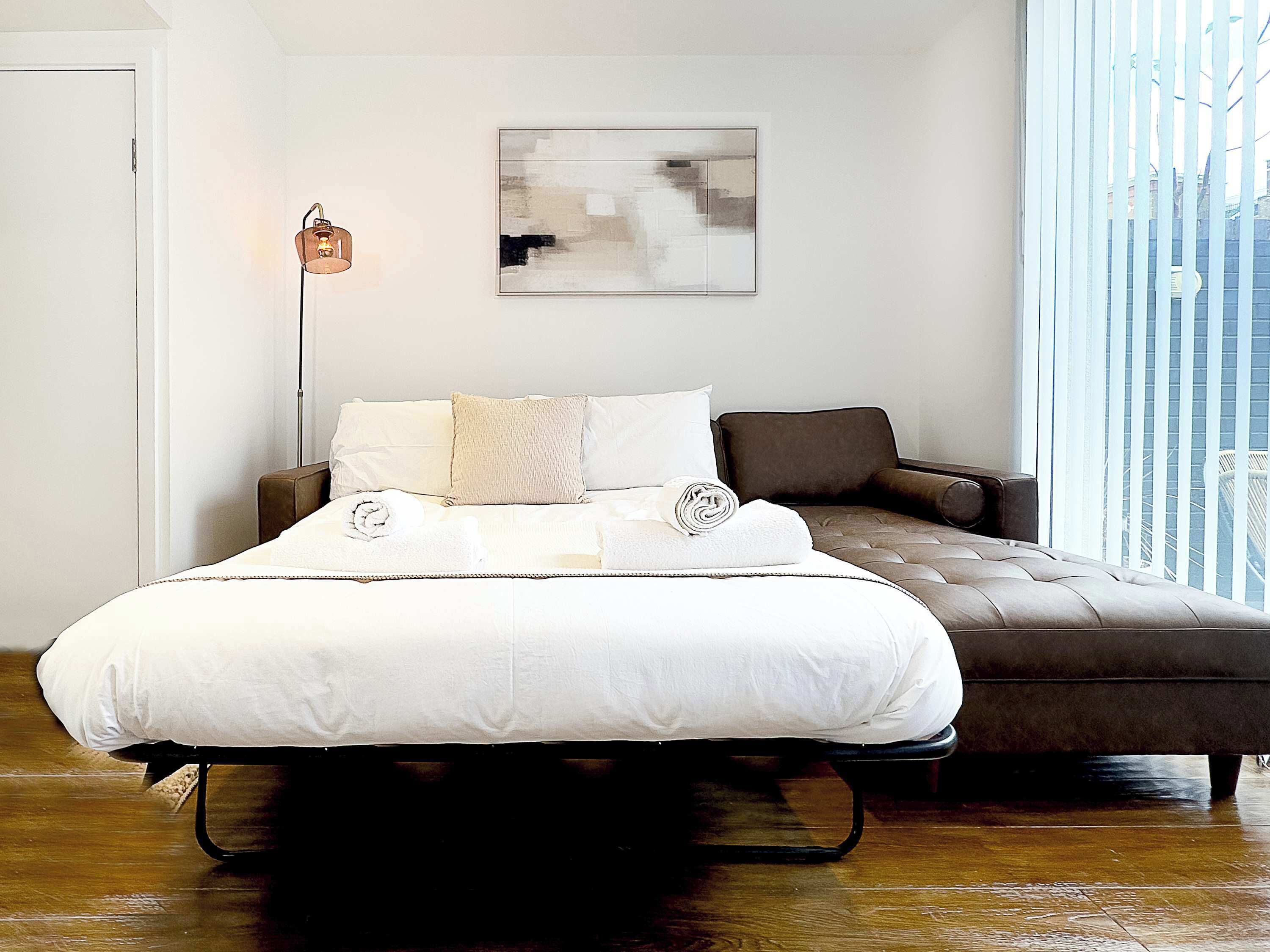 2 makuuhuonetta, silitysrauta/-lauta, vauvan matkasänky, Wi-Fi