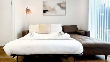 2 bedrooms, iron/ironing board, travel cot, WiFi