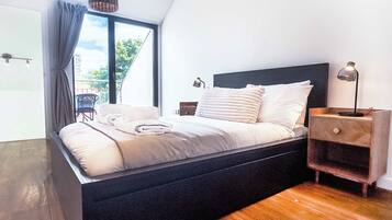 Iron/ironing board, travel crib, WiFi, bed sheets