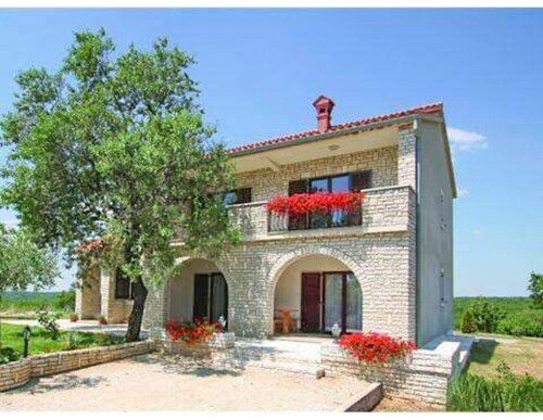 Charming 2-bedroom apartment in Rebići - Peninsula Istria, with AC, near the sea