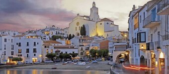 Historic finca/Pyrenees/Mountains/Sea/Spain for groups of up to 10 people