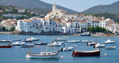 Historic finca/Pyrenees/Mountains/Sea/Spain for groups of up to 10 people