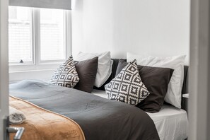 1 habitación, tabla de planchar con plancha, wifi gratis y ropa de cama 