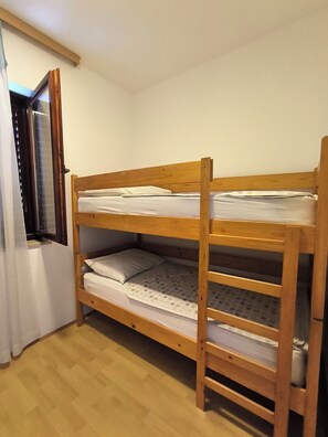 2 bedrooms, WiFi, bed sheets - Holiday Home Meri with jacuzzi, large yard, close to the beach (Barban)
