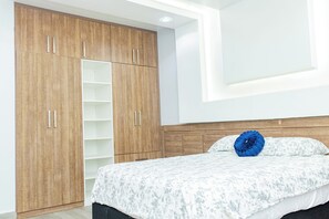 4 habitaciones, tabla de planchar con plancha, wifi y ropa de cama 