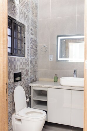 Shower, bidet, towels, soap