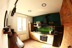 Mikrovågsugn, ugn, spishäll och diskmaskin