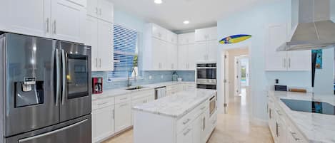 Micro-ondes, four, plaque de cuisson, lave-vaisselle