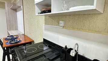Geladeira, cooktop, torradeira, liquidificador