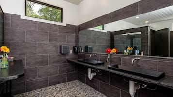 Cabin Deluxe, quang cảnh sông | Phòng tắm