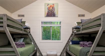Family Bunk Glamping Cabin - Bed & Bear