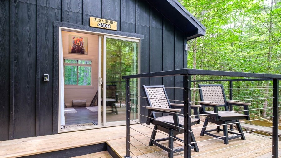 Couples Glamping Cabin - Bed & Bear