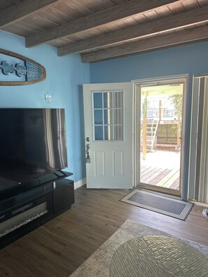 Interior - Sunset Serenity. Stunning Lake Alfred VRBO with Breathtaking evening views (Lake Alfred)