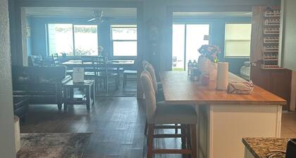 Sunset Serenity. Stunning Lake Alfred VRBO with Breathtaking evening views