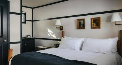 Single Queen Room - SQR