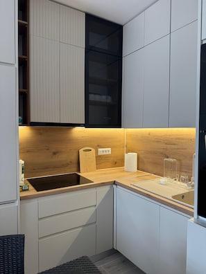 Refrigerador, microondas, horno, placa de cocina