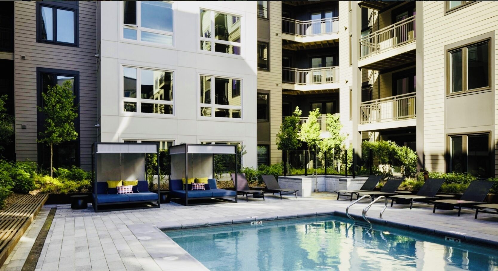 室外游泳池，恒温泳池