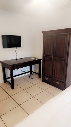 4 bedrooms, WiFi, bed sheets