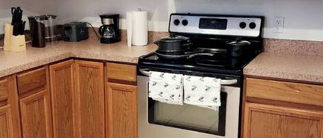 Fridge, microwave, oven, coffee/tea maker